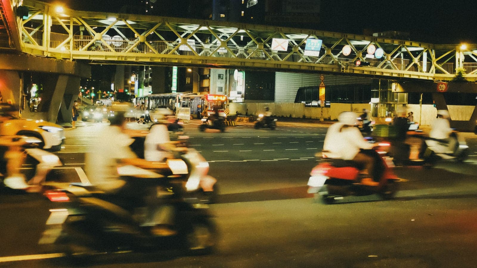 a street in taiwan near my hotel